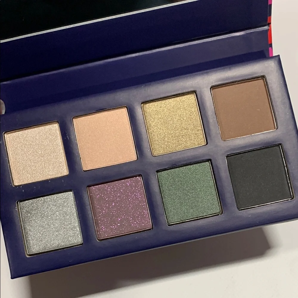 Avon True Color Magical‎ Eyes Palette M-21